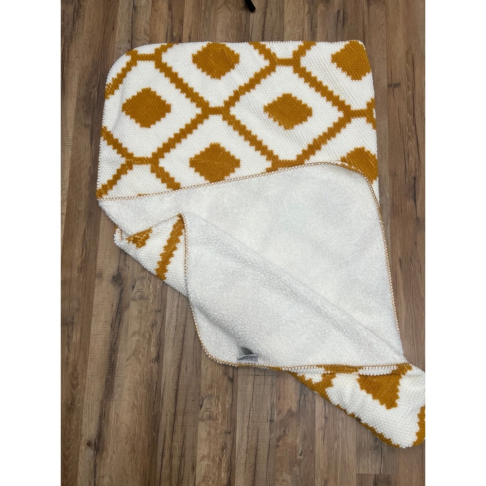 Artemis Velveteen Berber‎ Throw/Blanket/ Reversible mustard - Picture 5 of 8